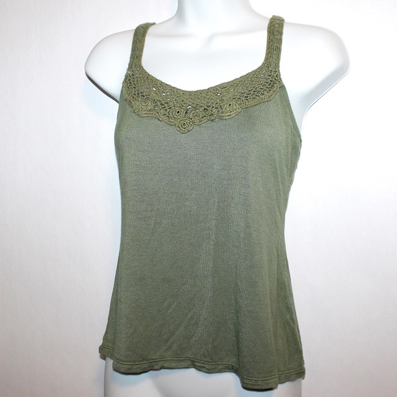 💚SANTIKI GREEN CROCHET Adjustable strap tank top - Picture 2 of 11